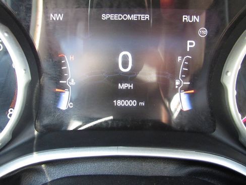 Used 2018 Jeep Compass Latitude w/ Popular Equipment Group FWD image 22