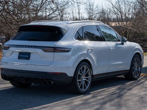 Certified 2023 Porsche Cayenne S image 7