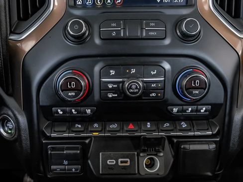 Used 2019 Chevrolet Silverado 1500 High Country w/ Z71 Off-Road Package AWD/4WD image 25
