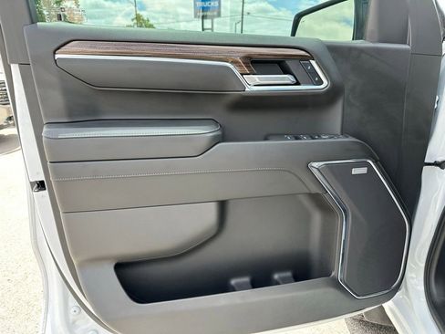 Used 2025 Chevrolet Silverado 1500 LT Trail Boss w/ Convenience Package II AWD/4WD image 26