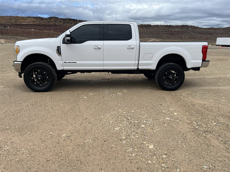 Used 2017 Ford F250 Lariat w/ Lariat Ultimate Package AWD/4WD image 6