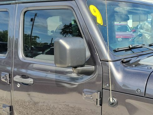 Used 2019 Jeep Wrangler Unlimited Sahara AWD/4WD image 9