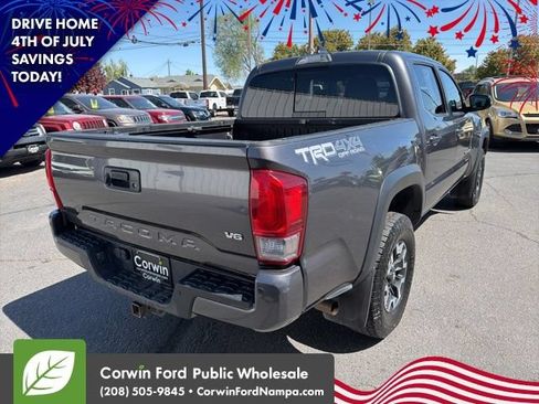 Used 2017 Toyota Tacoma TRD Off-Road w/ Premium & Technology Package AWD/4WD image 5