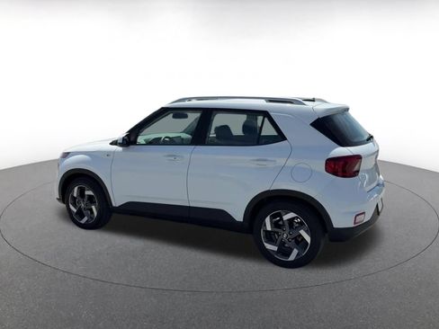 Used 2025 Hyundai Venue SEL FWD image 9