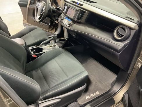 Used 2015 Toyota RAV4 XLE image 19
