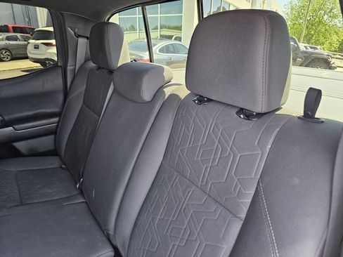 Used 2019 Toyota Tacoma TRD Off-Road RWD image 32