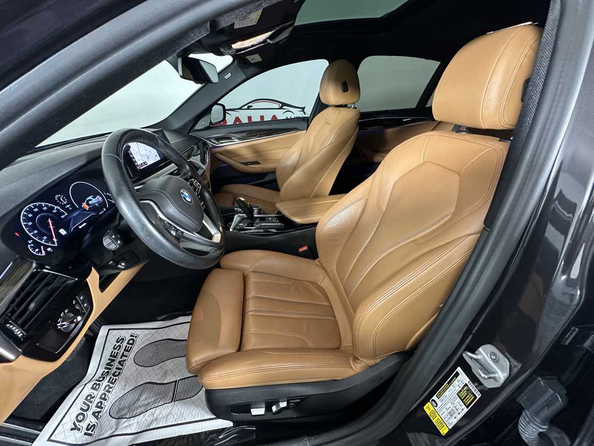 Used 2019 BMW 540i w/ Premium Package RWD image 27