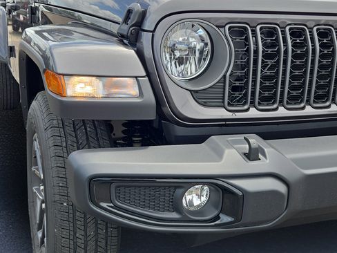 New 2025 Jeep Gladiator Sport image 3