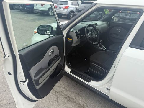 Used 2016 Kia Soul FWD image 9