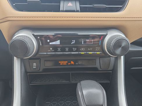 Used 2020 Toyota RAV4 LE w/ All Weather Liner Package FWD image 17