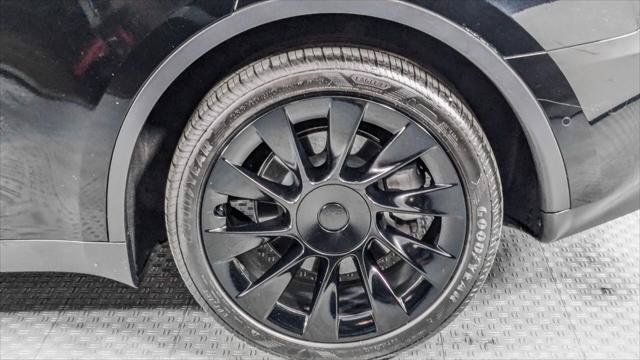 Used 2022 Tesla Model Y Long Range AWD/4WD image 28