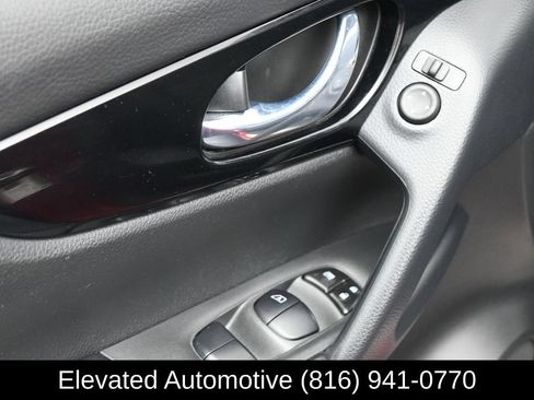 Used 2021 Nissan Rogue Sport SV AWD/4WD image 17