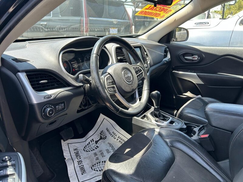 Used 2018 Jeep Cherokee Latitude Plus FWD image 16