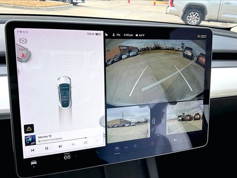 Used 2022 Tesla Model Y Long Range image 27