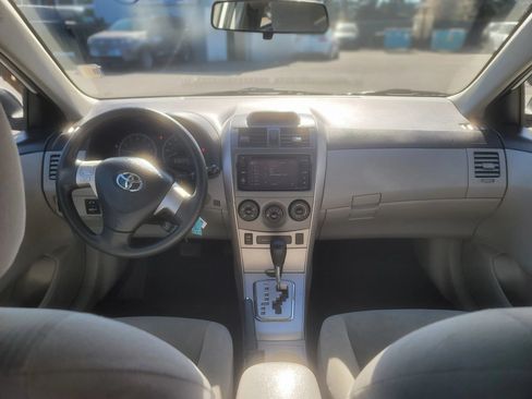 Used 2013 Toyota Corolla LE FWD image 26