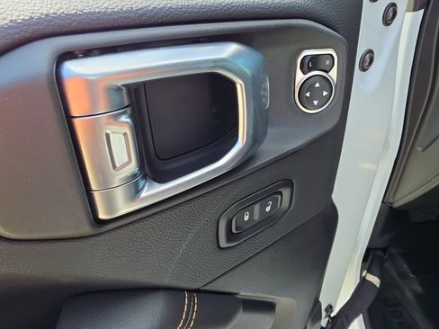 New 2026 Jeep Wrangler Unlimited Sahara AWD/4WD image 15