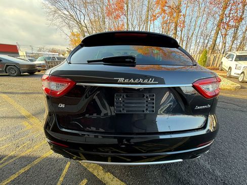 Used 2019 Maserati Levante GranLusso image 5
