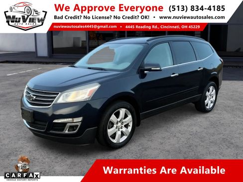 Used 2017 Chevrolet Traverse LT w/ Style and Technology Package FWD image 1