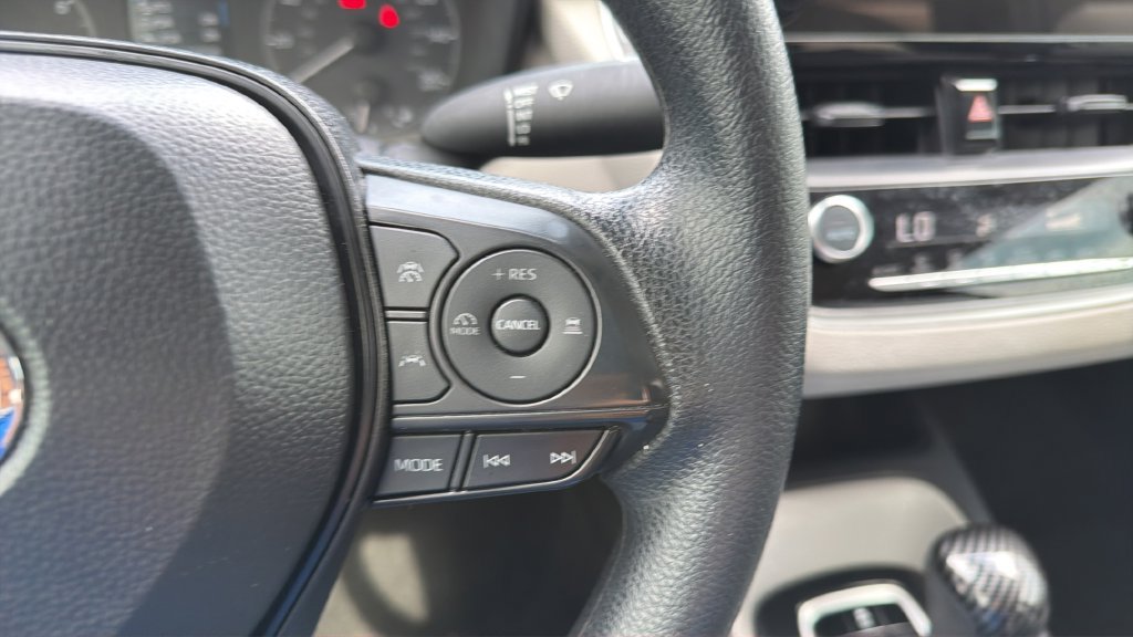 Used 2025 Toyota Corolla LE FWD image 24