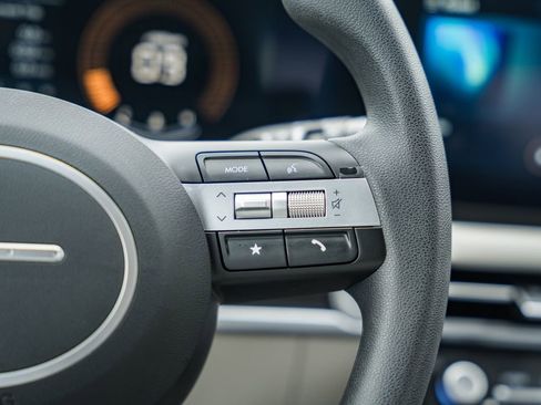 Certified 2025 Hyundai Tucson SE image 25