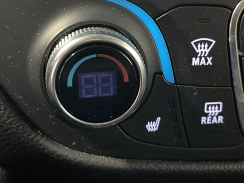Used 2024 Chevrolet Equinox LT AWD/4WD image 31