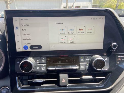 Used 2023 Toyota Highlander XLE FWD image 26