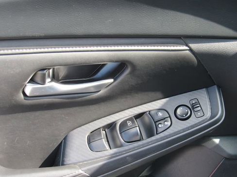 Used 2024 Nissan Sentra SV FWD image 19