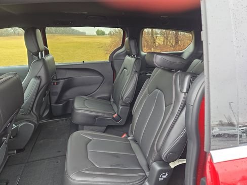 New 2026 Chrysler Pacifica Select AWD/4WD image 13
