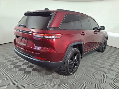 Used 2023 Jeep Grand Cherokee Altitude image 10