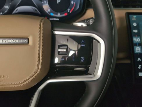 Used 2025 Land Rover Range Rover Sport SE image 15
