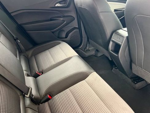 Used 2025 Chevrolet Trax LT FWD image 18