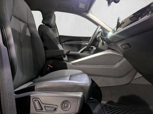 Certified 2025 Audi Q5 Premium w/ Convenience Package image 27