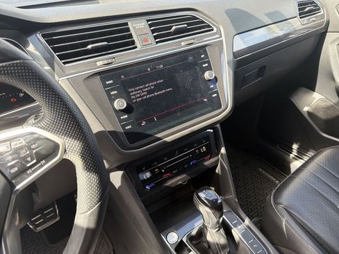 Used 2022 Volkswagen Tiguan SE R-Line image 14