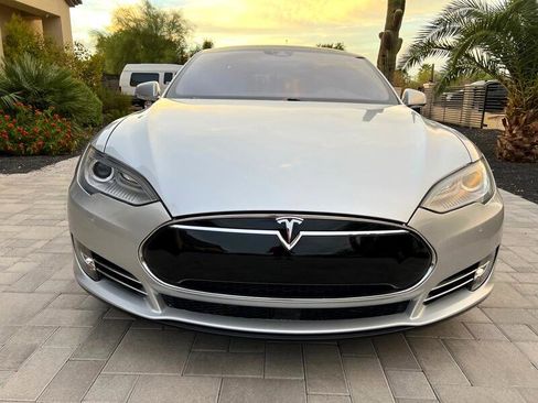 Used 2016 Tesla Model S P90D image 5