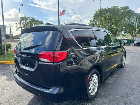 Used 2020 Chrysler Voyager Lxi FWD image 4
