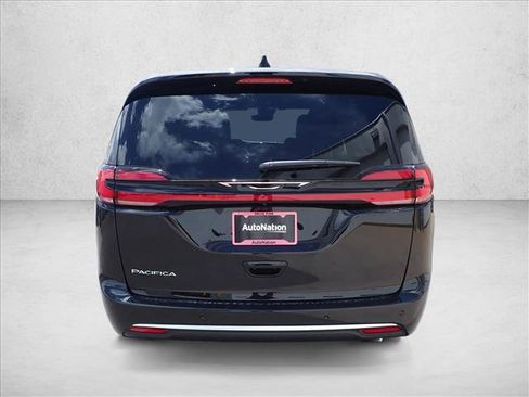 New 2027 Chrysler Pacifica Select FWD image 3