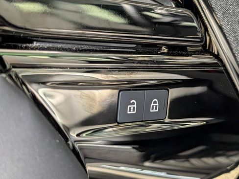 Used 2023 Land Rover Range Rover Sport SE Dynamic image 28