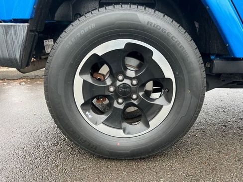 Used 2014 Jeep Wrangler Unlimited Sahara image 9