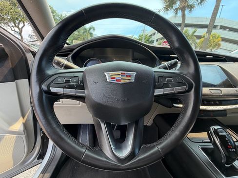 Used 2020 Cadillac XT4 Luxury FWD image 23