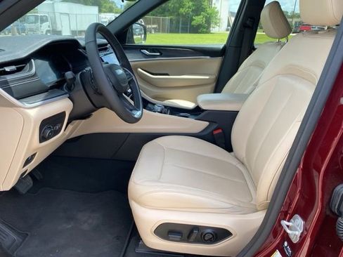 Used 2025 Jeep Grand Cherokee L Limited image 14