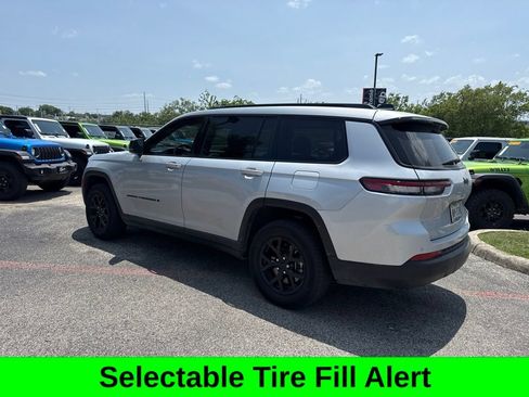 Used 2025 Jeep Grand Cherokee L Altitude RWD image 17