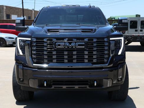 Used 2024 GMC Sierra 2500 Denali Ultimate AWD/4WD image 2