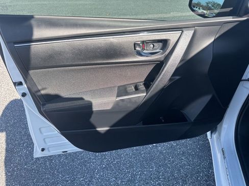 Used 2019 Toyota Corolla LE image 23