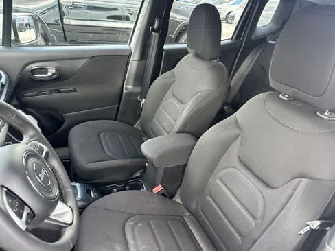 Used 2018 Jeep Renegade Latitude AWD/4WD image 4