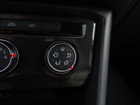 Used 2018 Volkswagen Tiguan S image 29