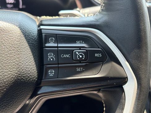 Used 2022 Jeep Grand Cherokee Altitude AWD/4WD image 26