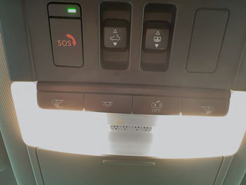 Used 2022 Nissan Rogue SV w/ SV Premium Package image 21