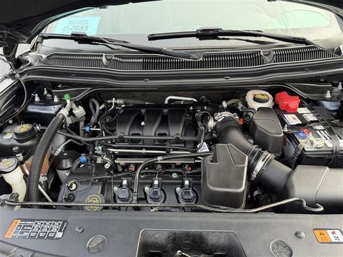 Used 2018 Ford Explorer XLT w/ Equipment Group 202A image 18