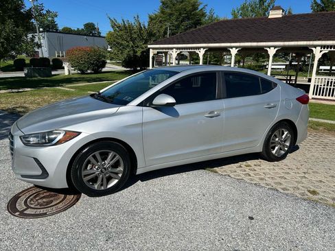 Used 2017 Hyundai Elantra SE FWD image 8
