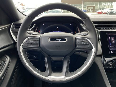 Used 2023 Jeep Grand Cherokee Altitude image 14